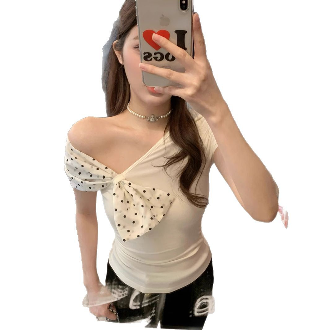 White French-style Chic Polka-dot Off-shoulder Short-sleeve Top With A Slanted Neckline